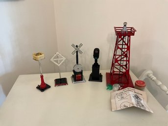 Lionel, Marx, & Other Vintage Assorted Light & Crossing Signals Rotary Beacon