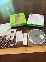 Apple IPod Shuffle Complete All Manuals Headphones Box