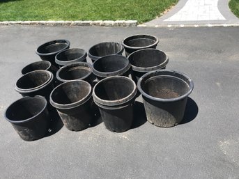 Large Lot Of Outdoor Plastic Flower Pots From 15 Inches To 19 Inches All In Great Condition