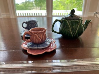 Vintage Small Green Leaf Cabbage Teapot With 2 Teacups, Saucers, And Plates