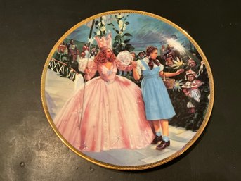 The Hamilton Collection, Wizard Of Oz Plate, A GLIMPSE OF THE MUNCHKINS Collector Plate -