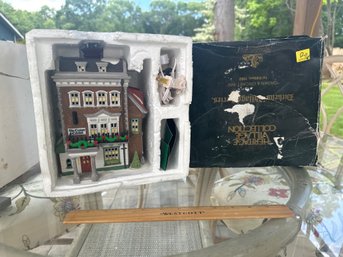 Dept 56 Crown & Cricket Inn Dickens' Village Series - Department 56 Vintage Christmas Village Scene