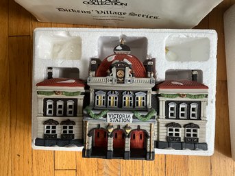 Dept 56 Dickens Village 1989 VICTORIA STATION 55743 Retired Heritage Collection Department 56