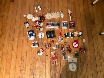 Great Lot Of Assorted Christmas Ornaments - Nice Lot - See Photos