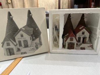 Dept 56 Bishop Oast House- Dickens' Village Series Department 56 Vintage Christmas Village Excellent