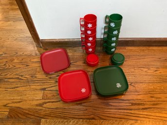 Vintage 28 Pc. Tupperware Christmas Red Green Cups With Lids And Plates Plus 2 Extra Red Plates