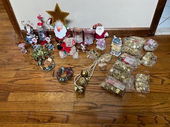 Lot Of Christmas Decor, Gold Snowflake Garland Pier One Imports Santa M&ms Dispenser, Mistle