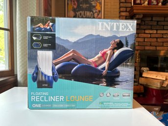 Brand New Intex Inflatable Lounge Pool Recliner Lounger Chair Contoured 71' X 53'