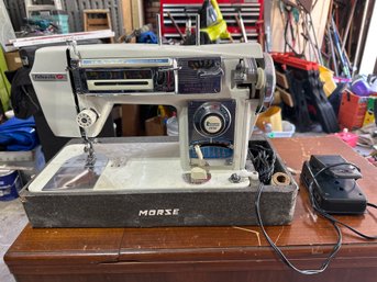 Vintage MORSE Fotomatic IV HEAVY Duty Zig Zag SEWING Machine 4400 In Cabinet Works Great