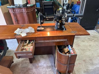 Vintage Singer Sewing Machine Works Great In Wood Sewing Machine Work Table Many Extras