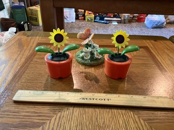 2 Solar Dancing Sunflowers And Dancing Butterfly Figurine