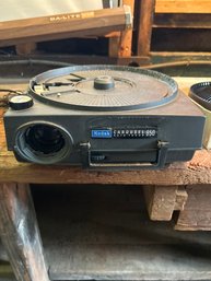 Kodak Carousel 850 Auto Focus Slide Projector With Da-Lite Vip Screen