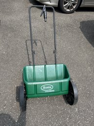 Scotts Accugreen 1000 Spreader In Great Condition Works Great Just In Time For Fall Fertilizing