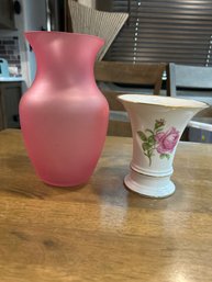 Vintage 5 In Furstenberg Vase #02274 In Excellent Condition And An 8 In Pink Frosted Vase