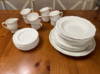 Mikasa Ultima Plus Dish Set 8 Cups And Saucers 1 Pitcher 4 Bowls 4 Salad And 4 Dinner Plates Plus 1 Serving