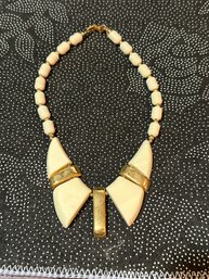 1970S NAPIER CREAM AND GOLD NECKLACE
