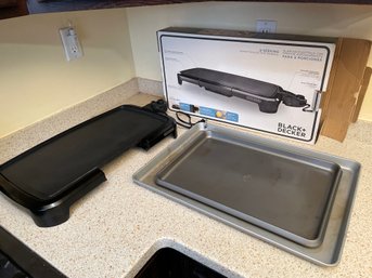 Black & Decker GD2011B Electric Griddle And 2 Professional Baking Sheets  Works Great!