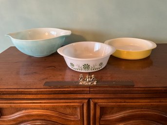 Glasbake White With Green Daisy Pattern  Pyrex Amish  Butterprint Cinderella Bowl Yellow Pyrex