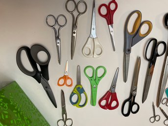 22 Scissors: Embroidery, Nail Scissors, Childrens, Craft And Sewing Shears