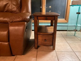 Hammary Primo Chairside Table