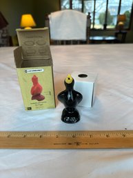 Le Creuset Stoneware Pie Bird, 3.25', Black With Yellow Beak With The Original Box