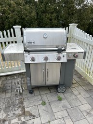 Weber GenesisII GS4 High Performance Grill In Nice Condition