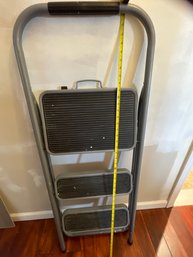 Easy Reach By Gorilla Ladders, Locking Stepladder With Rubber Non-slip Treads 48 High