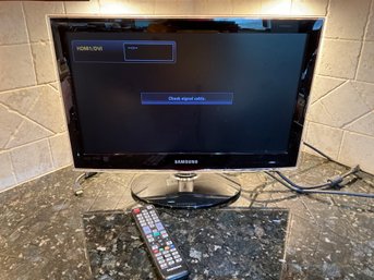 Samsung 21 Inch Television With Remote And  HDMI Cable