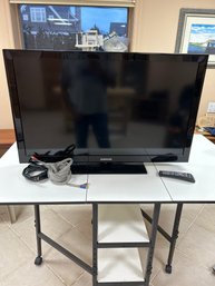 Samsung 40 Inch Flat Screen Tv Model No LN40E550 Works Great