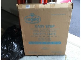 Regalo Easy Step Safety Gate