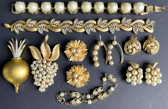 Exquisite Gold Toned Vintage Bracelets, Pins, And Earrings