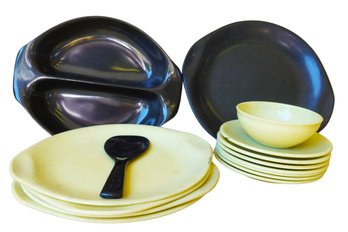 Russel Wright Plastic Green Plates, Tea Saucers, Bowl, 2 Compartment Serving Tray And Serving Spoon