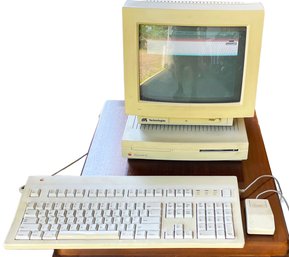 1991 Macintosh LC With Original Keyboard And Mouse