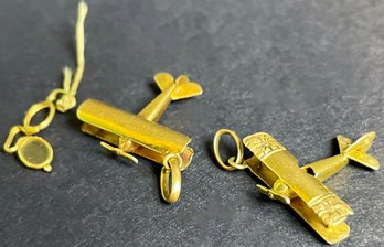 Antique Italian 18k Gold Tiny Planes And Glasses Charms