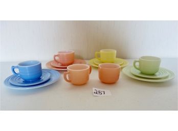 Vintage Art Deco Glass Chlld's Tea Set W/4 Cups, Saucers, Dishes, & Sugar/Creamer
