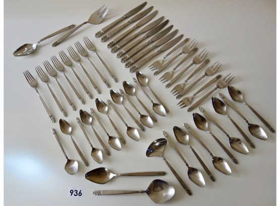 International Stainless Deluxe Flatware For 8
