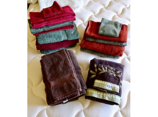 6 Sets Of Towels In Reds, Greens, & Browns