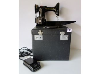 Vintage Singer Featherweight Sewing Machine 221 In Box, Great Condition