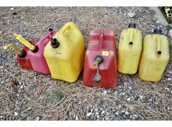 6 Plastic Gas Cans