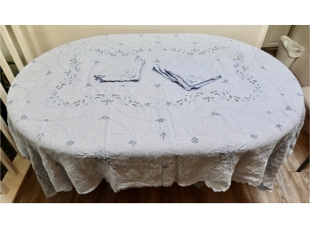 Pretty Vintage Blue Eyelet Tablecloth With 8 Matching Napkins