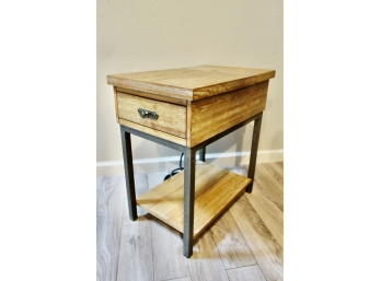 Broyhill Side Table With Built In Plugs & USB