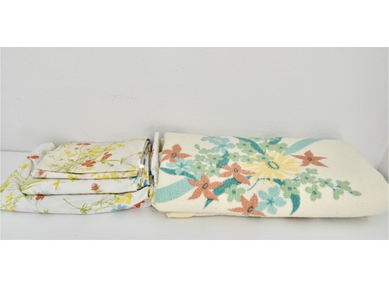 Adorable Vintage Floral Blanket & Twin Sheet Set.