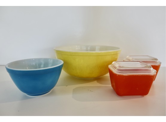 Pyrex Primary Colors Mixing Bowls And Refrigerator Dishes With Lids