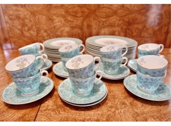 Gorgeous Wedgewood Bone Chine In Blue Wildflower Pattern For 12 With 2 Extra Teacups