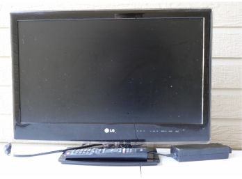 LG 22LV2500 Flat Screen Television With Remote