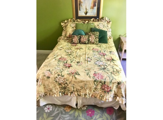 Queen Size Floral Duvet Cover, Shams, & Pillows