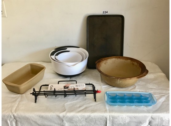 Pampered Chef Bread Pain, Bowl, Plastic Mixing Bowls, & More.