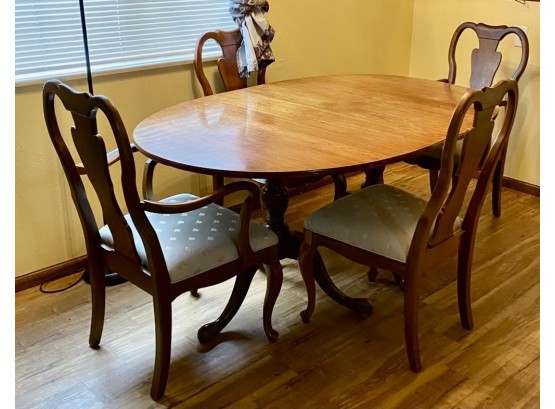 Lovely Walnut Dining Table With 2 Leaves And 4 Chairs
