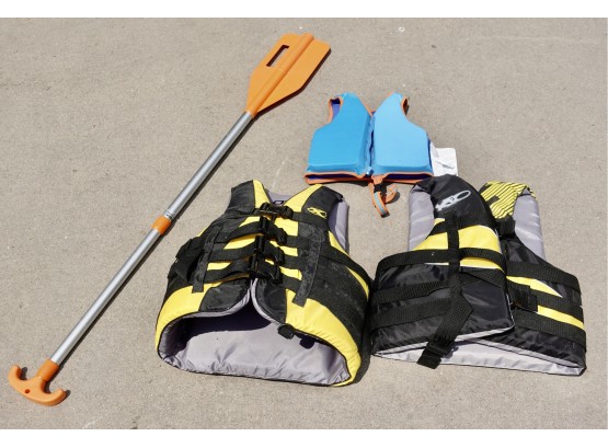 3 Personal Flotation Devices & A Telescoping Paddle