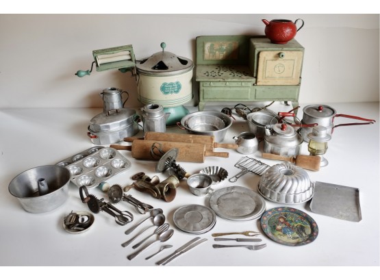 Vintage Children's Toy Kitchen Items Including Sunny Suzy Washing Machine